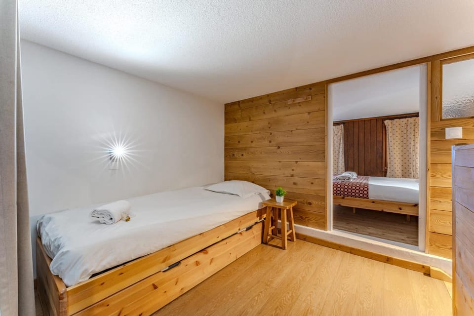 Mountain Hideaway with Ski-In and Ski Out Apartment in Les Allues