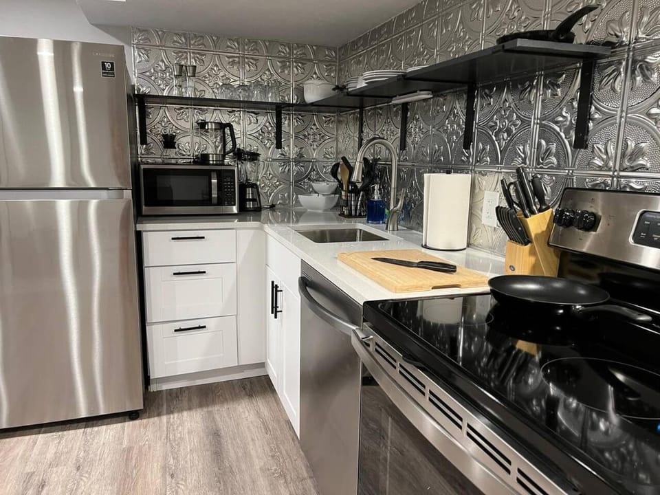 Private lux lower level flat fully fenced Bed and Breakfast in Twin Falls
