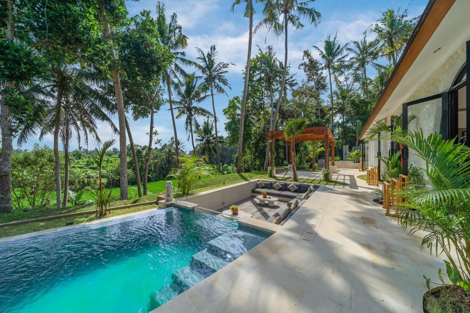 Rumah Gemuruh - Luxury 5BR Ubud Villa, Large Pool, Tropical Views Villa in Abiansemal