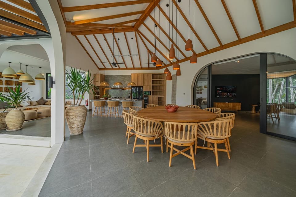 Rumah Gemuruh - Luxury 5BR Ubud Villa, Large Pool, Tropical Views Villa in Abiansemal