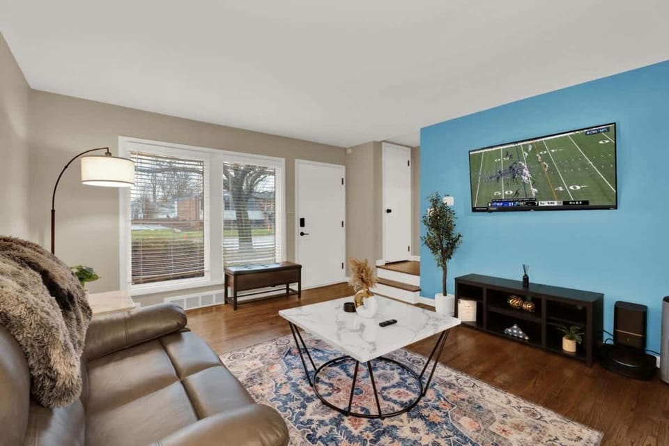 Lux 2BR-Downtown Birmingham House in Lake Erie
