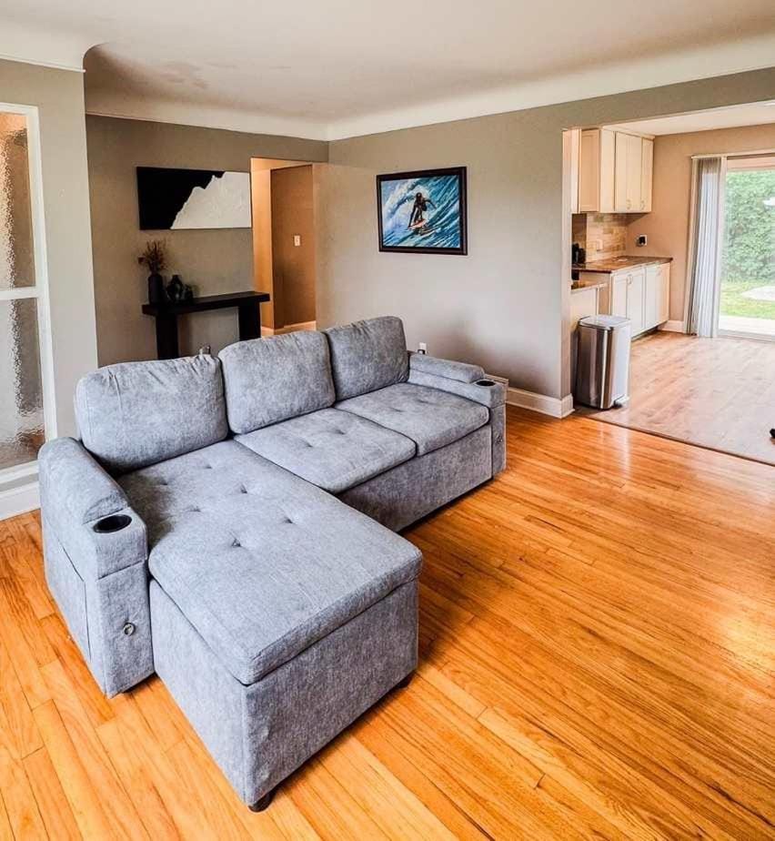 Spacious Home- 3BR Villa in Birmingham House in Southfield