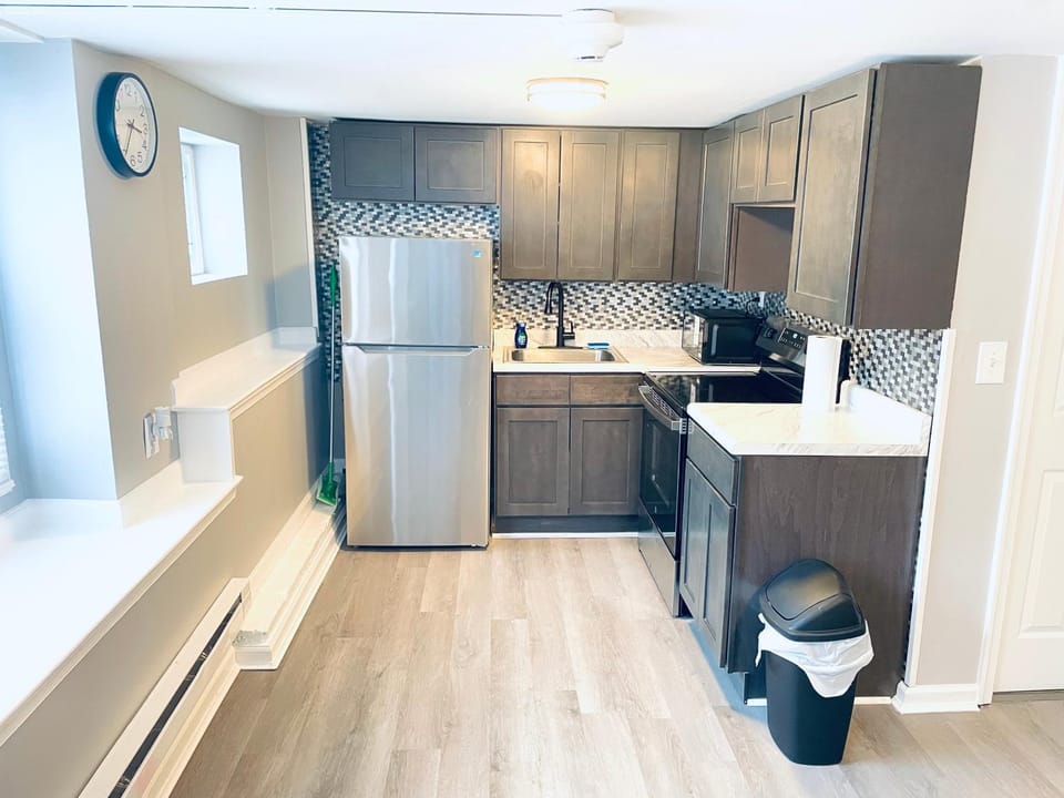 KAWS 2 Bed Apartment by CityLux - 10 mins Airport Apartment in Chester