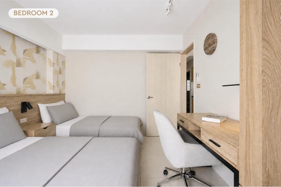 Bed, Photo of the whole room, Seating area, Bedroom
