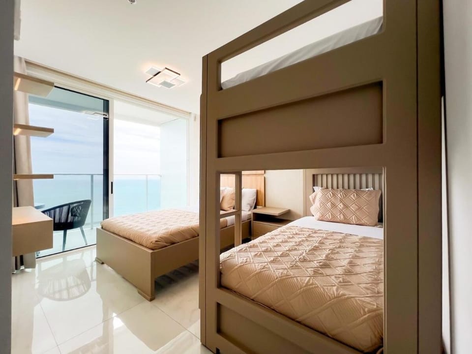 12th Floor Oceanfront Condo -Grand Bay Manta Apartment in Manta