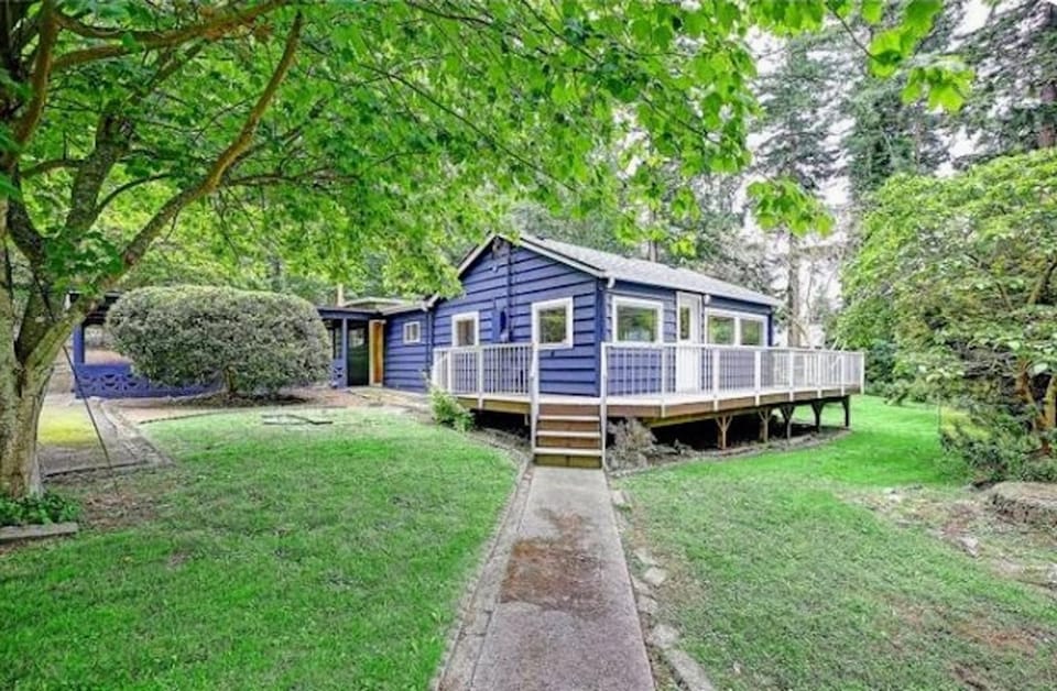 Bluebird Cottage House in Camano Island
