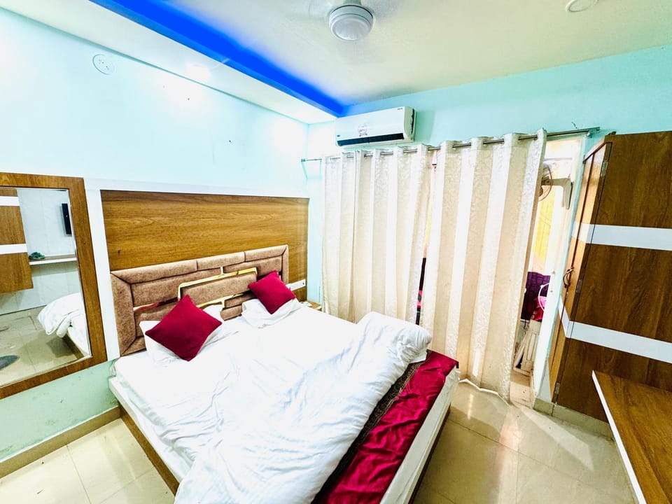 The better host rv in Apartment in Varanasi