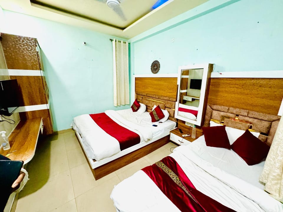 The better host rv in Apartment in Varanasi