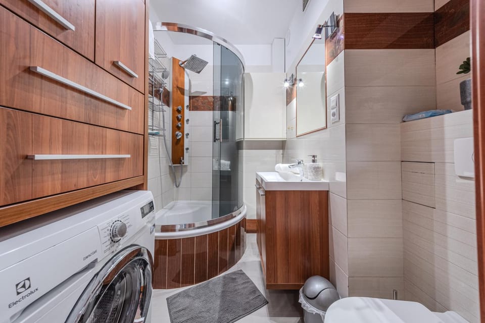 Shower, Bathroom, towels, washing machine