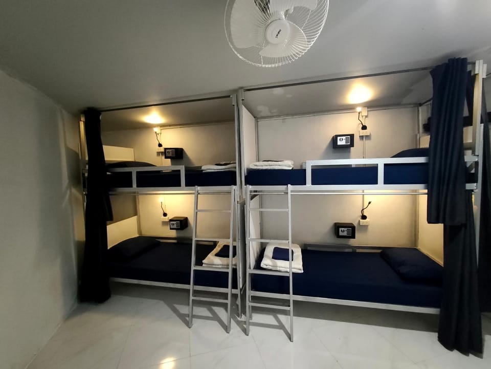 Bed, Photo of the whole room, Bedroom, bunk bed