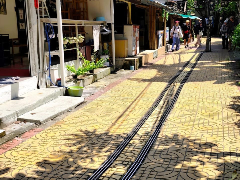 Neighbourhood, Street view