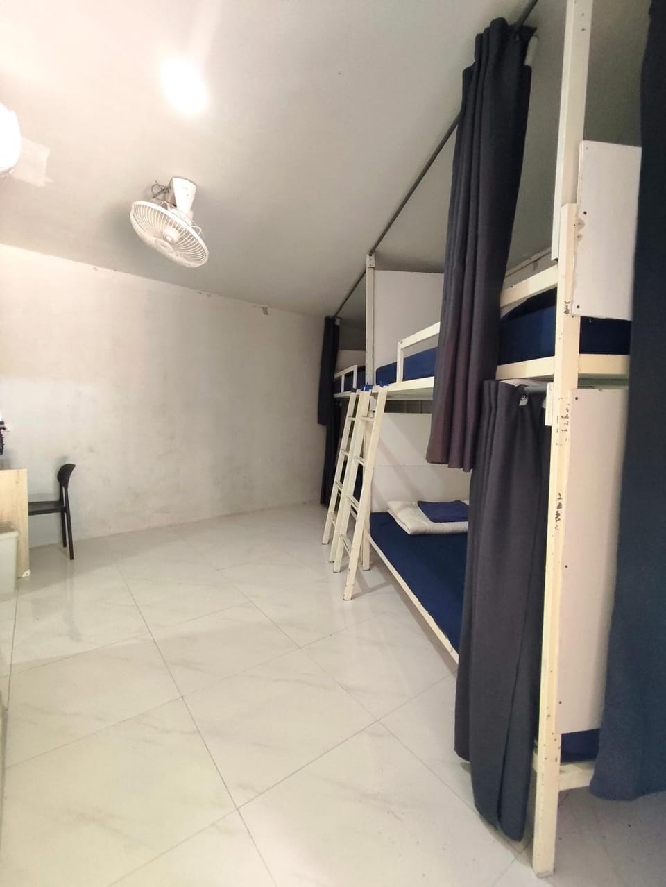 Bedroom, bunk bed, air conditioner