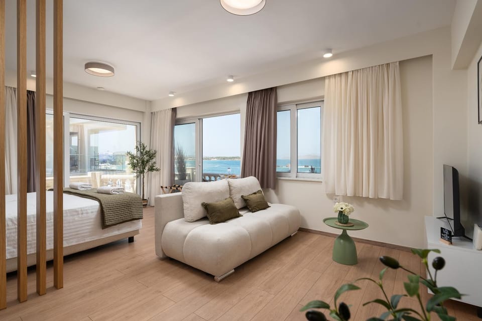 TV and multimedia, Living room, Photo of the whole room, Seating area, Sea view