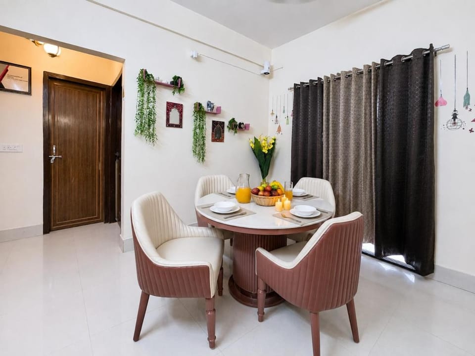 Seating area, Dining area