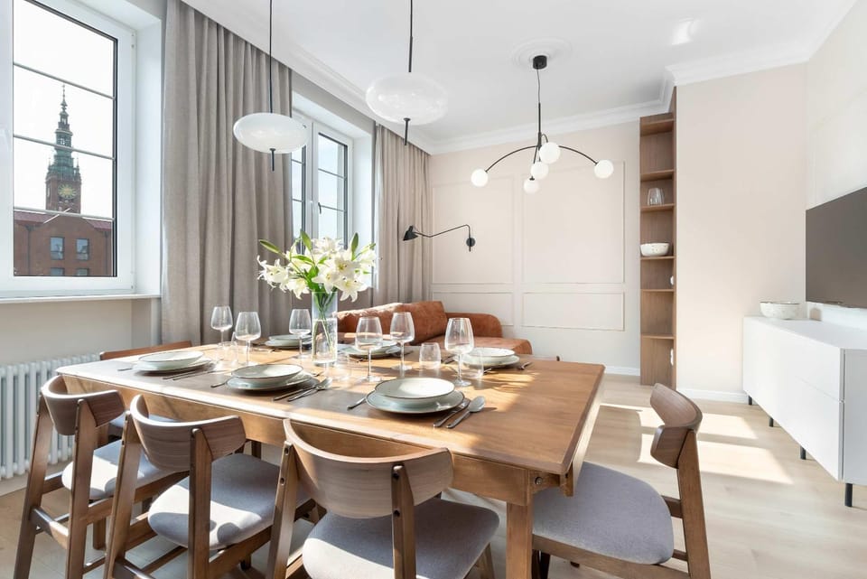 TV and multimedia, Kitchen or kitchenette, Living room, Seating area, Dining area