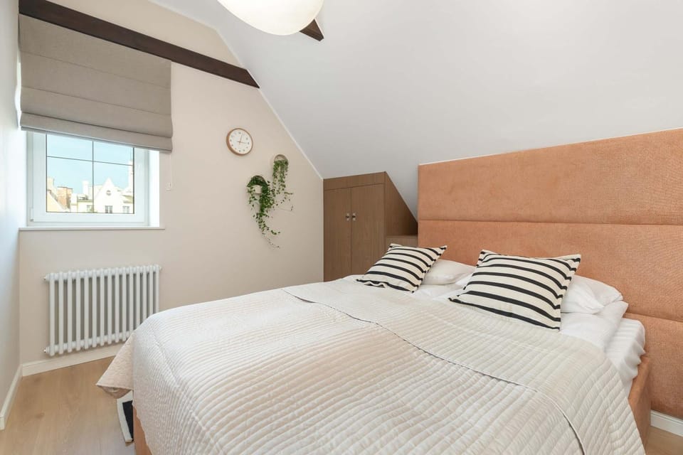 Bed, Photo of the whole room, Bedroom, internet