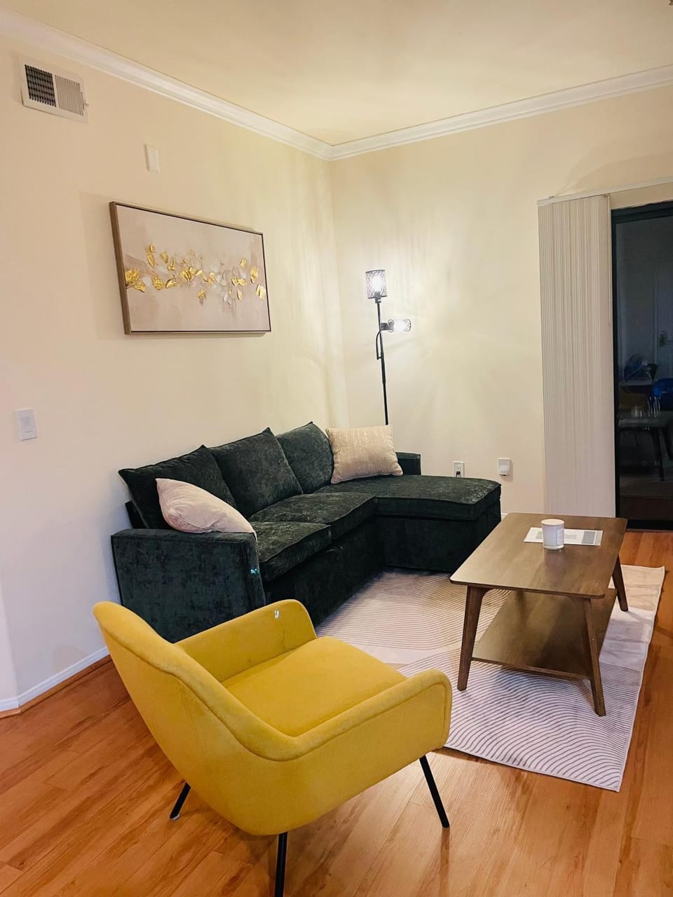 Top Floor 2B 2B Apartments in Downtown LA with Amazing High Rise View Apartment in Los Angeles