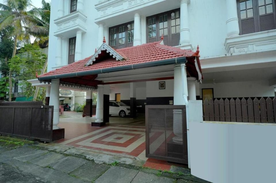 Orient Glory Metro Luxe Stay Lulu Mall Vicinity Apartment in Kochi