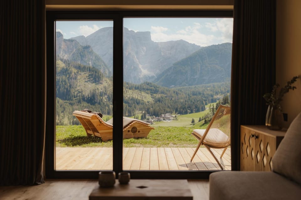 View (from property/room), Balcony/Terrace, Living room, Mountain view