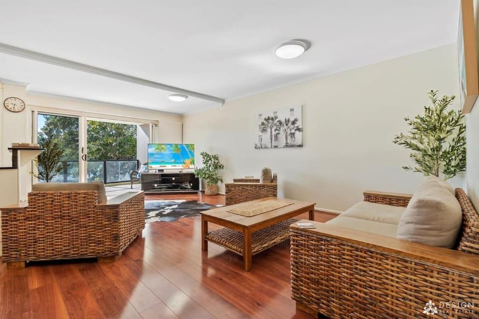 Victoria's Apartment | Riverfront, Pool, CBD Apartment in Rockhampton