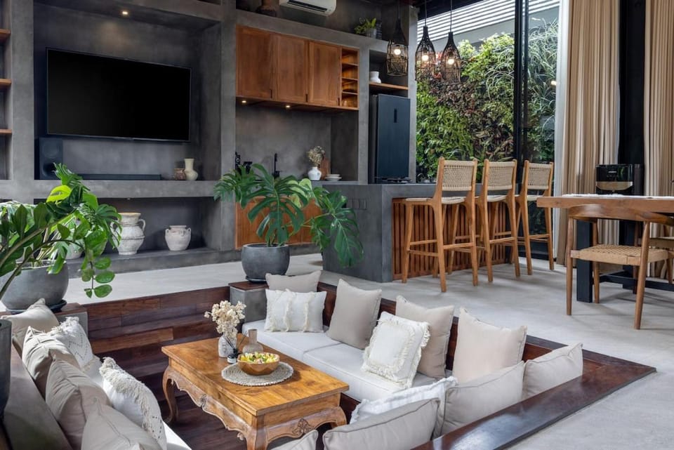 Tropical Loft 3 Private Pool Padonan, Canggu Villa in North Kuta