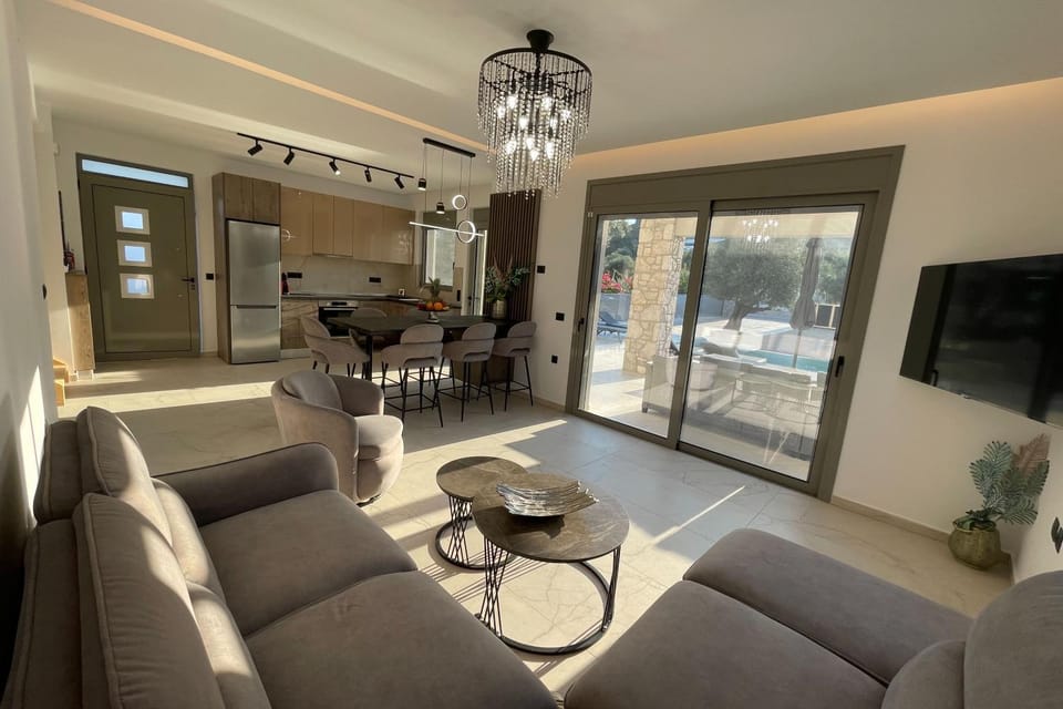 TV and multimedia, Kitchen or kitchenette, Living room, Seating area, Dining area
