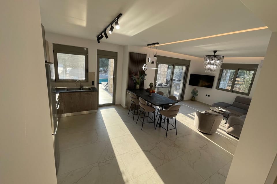 Kitchen or kitchenette, Living room, Seating area, Dining area