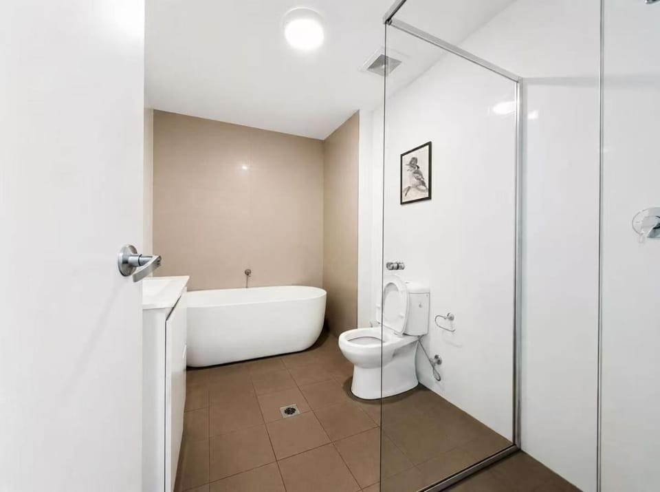 Modern Liverpool Area Home Free Parking Apartment in Sydney