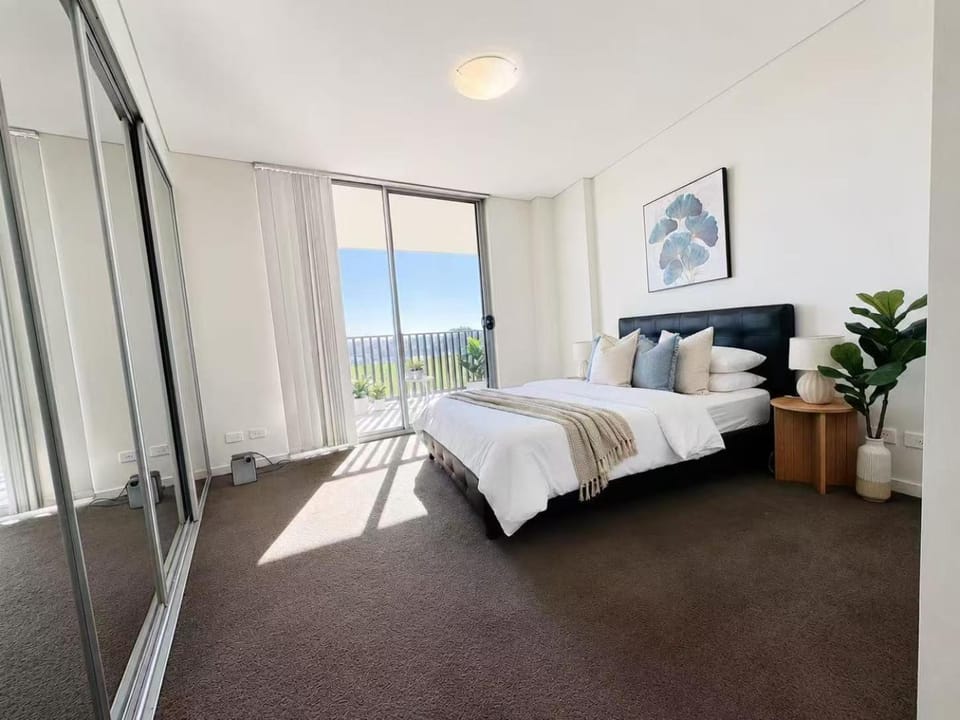 Modern Liverpool Area Home Free Parking Apartment in Sydney