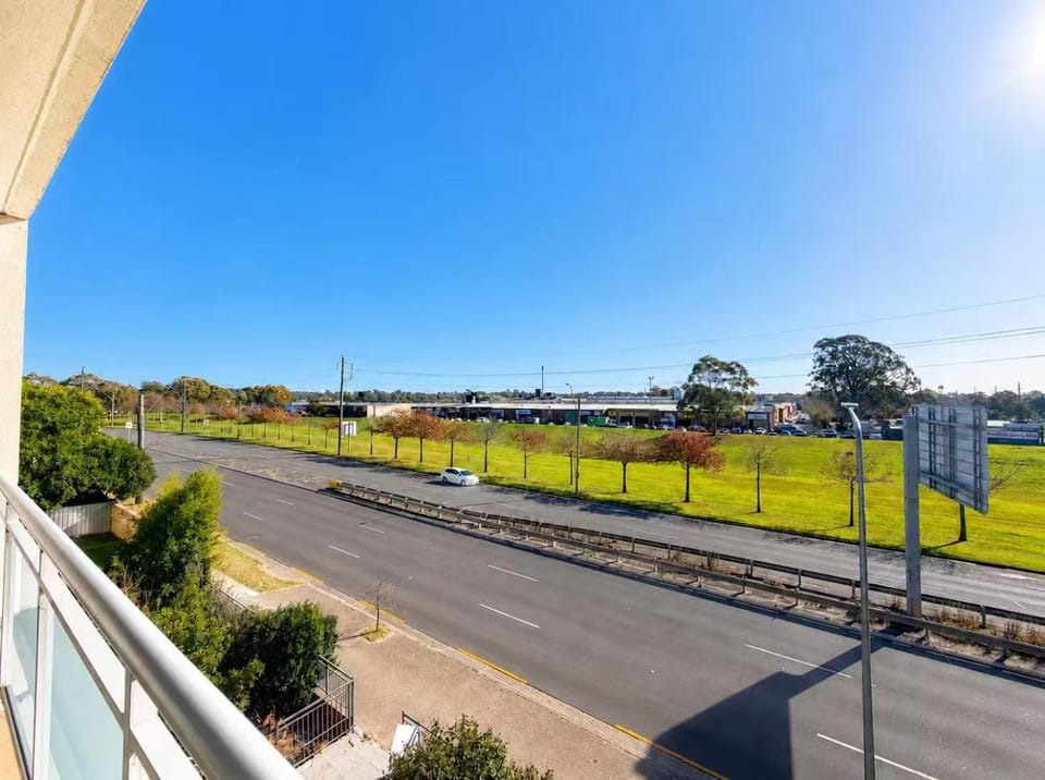 Modern Liverpool Area Home Free Parking Apartment in Sydney