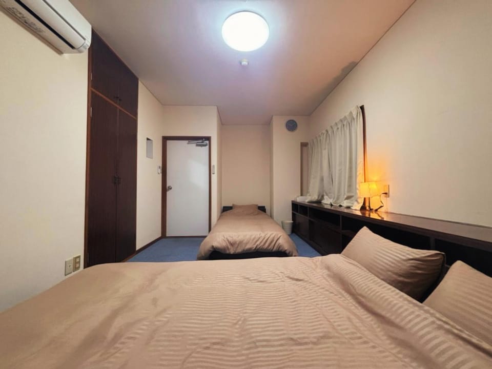 Bed, Photo of the whole room, Bedroom, air conditioner