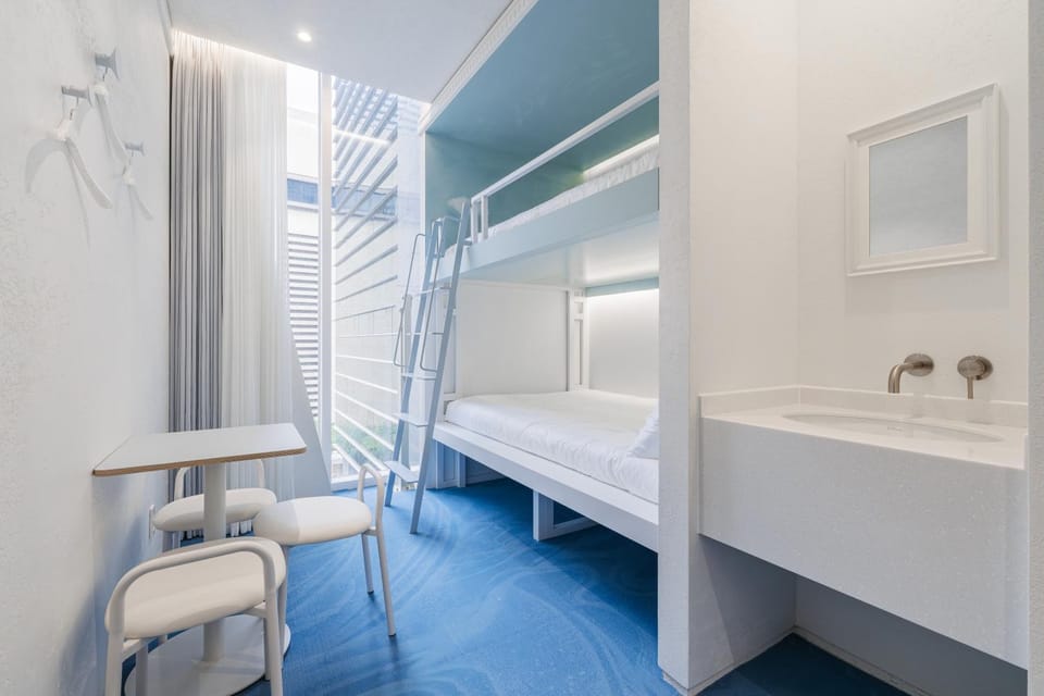 Bed, Photo of the whole room, Seating area, Bedroom, City view, internet