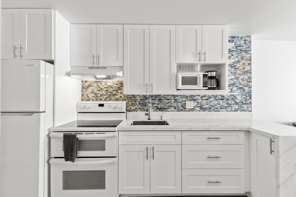 Kitchen or kitchenette, oven, stove