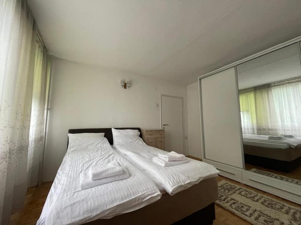 Bed, Bedroom, towels, wardrobe