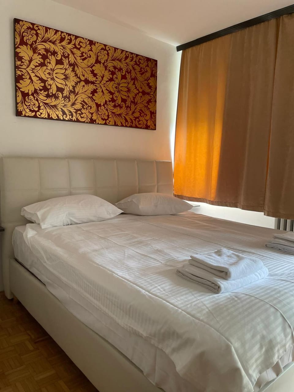 Bed, Bedroom, towels