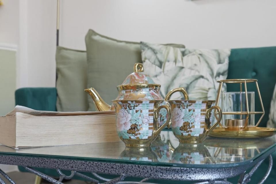 Luxury Chelsea Stay with Jacuzzi by KeyHol Stays Apartment in City of Westminster