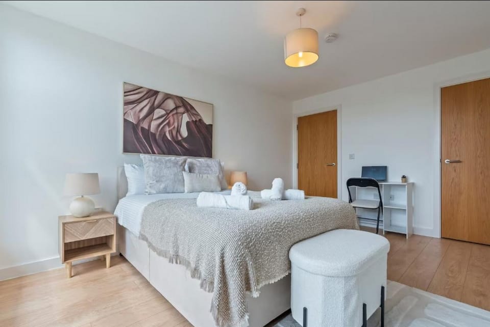 Bed, TV and multimedia, Photo of the whole room, Bedroom, towels, wardrobe