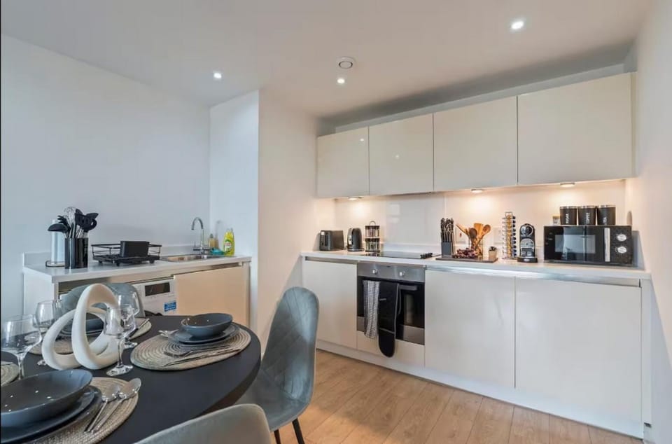 Coffee/tea facilities, Kitchen or kitchenette, Kitchen or kitchenette, Dining area, dishwasher, minibar, stove, toaster
