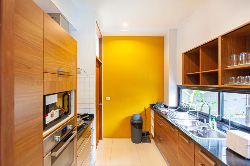 Kitchen or kitchenette, oven, stove