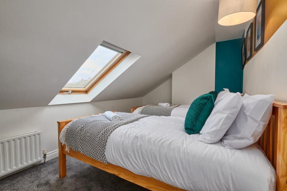 Coastal Haven Seaham, Spacious Stay for 6 House in England