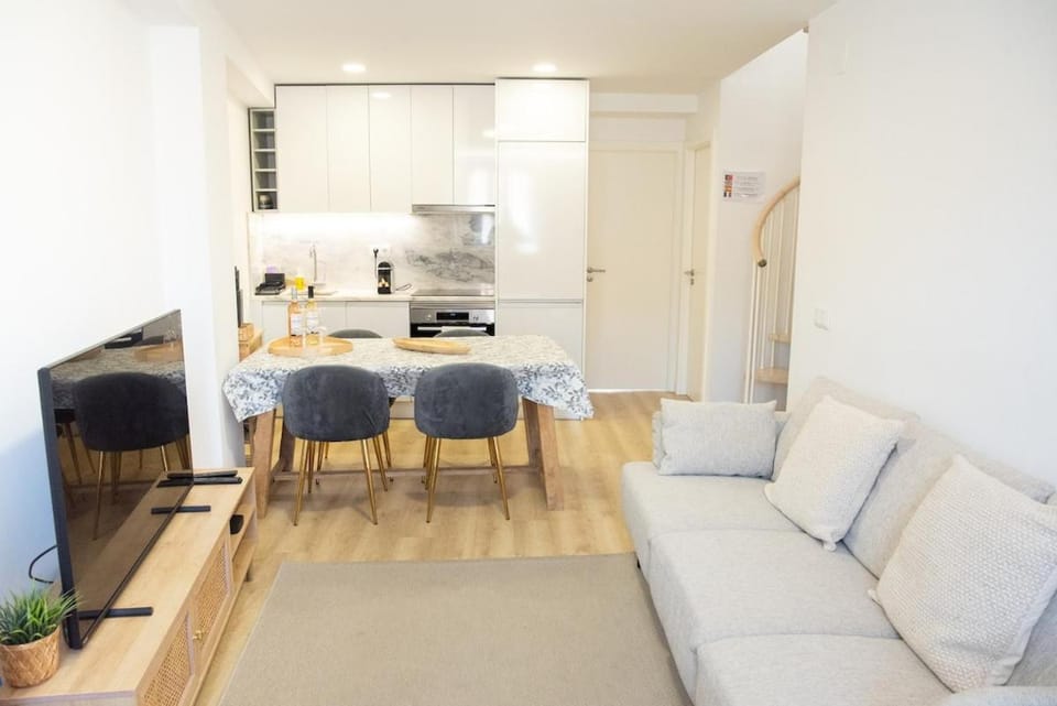 TV and multimedia, Kitchen or kitchenette, Living room, Dining area