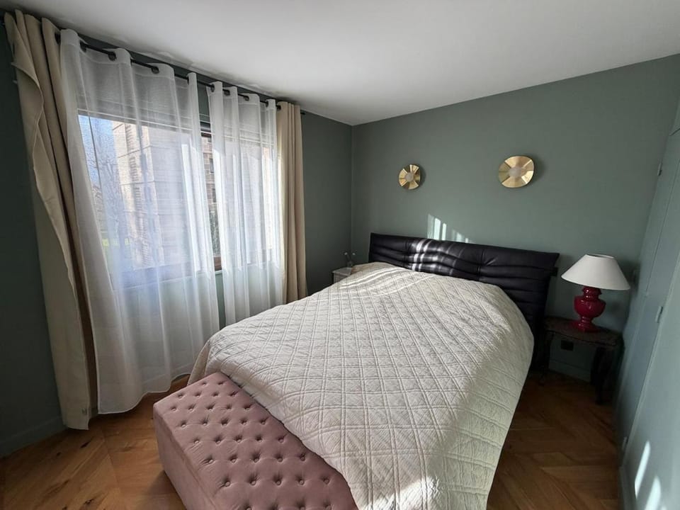 Bed, Photo of the whole room, Bedroom