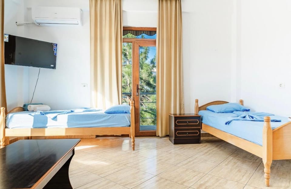 Bed, Bedroom, towels, air conditioner