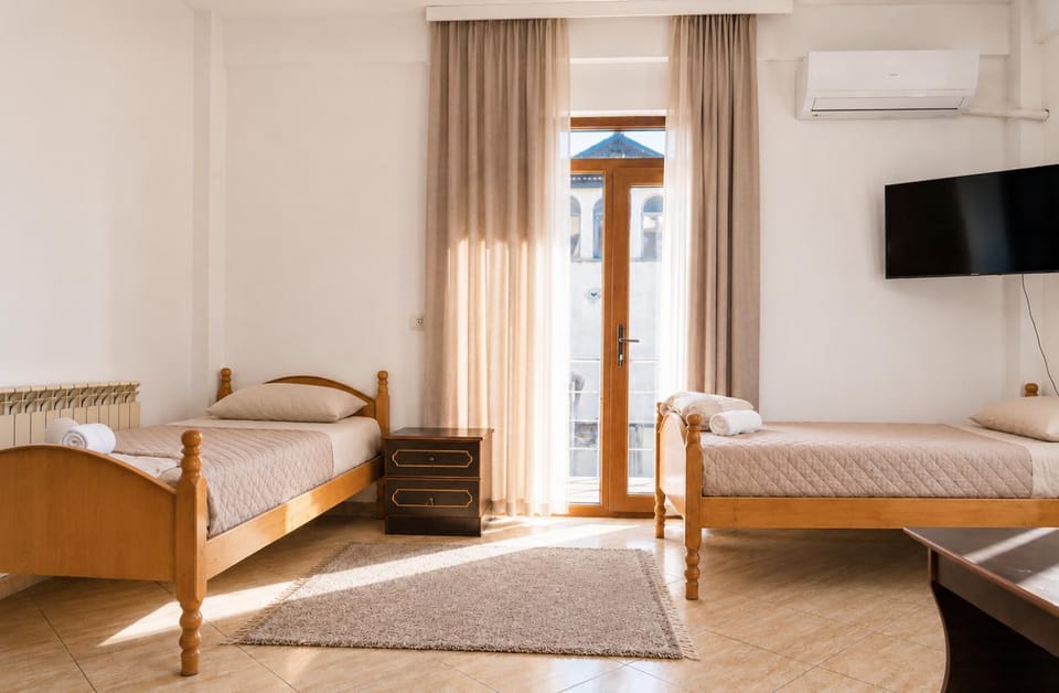 Bed, TV and multimedia, air conditioner