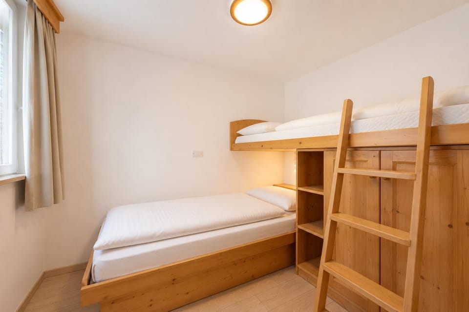 Bed, Photo of the whole room, Bedroom, bunk bed