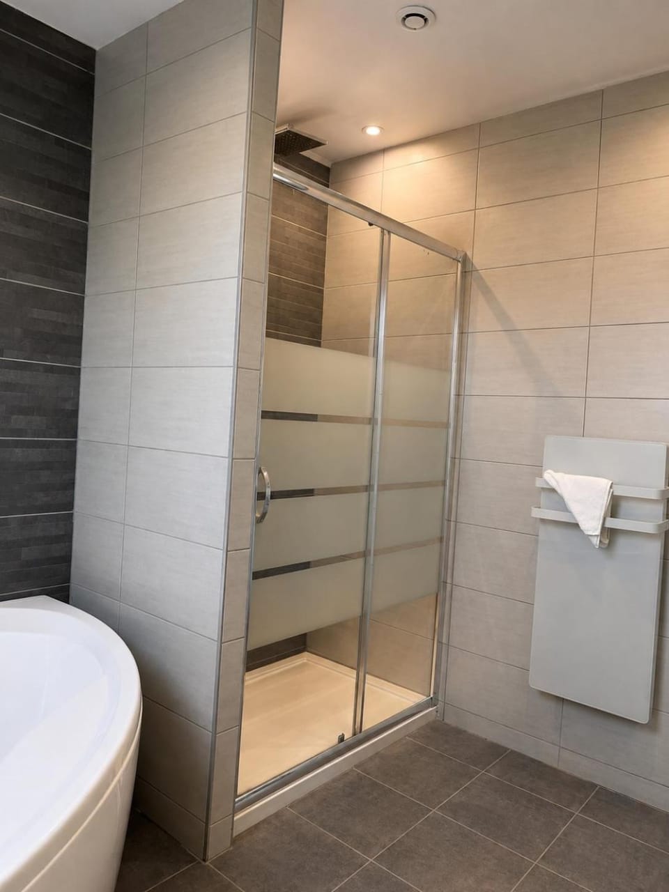 Grande maison de ville 175m2 climatisée jusqu'à 8 voyageurs House in Dole