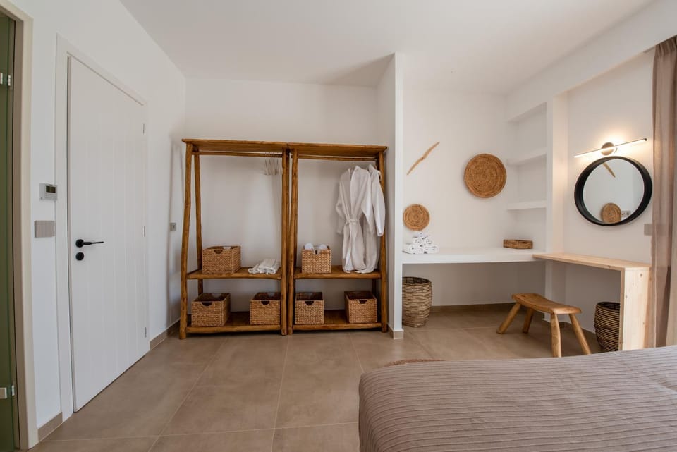 Bedroom, towels