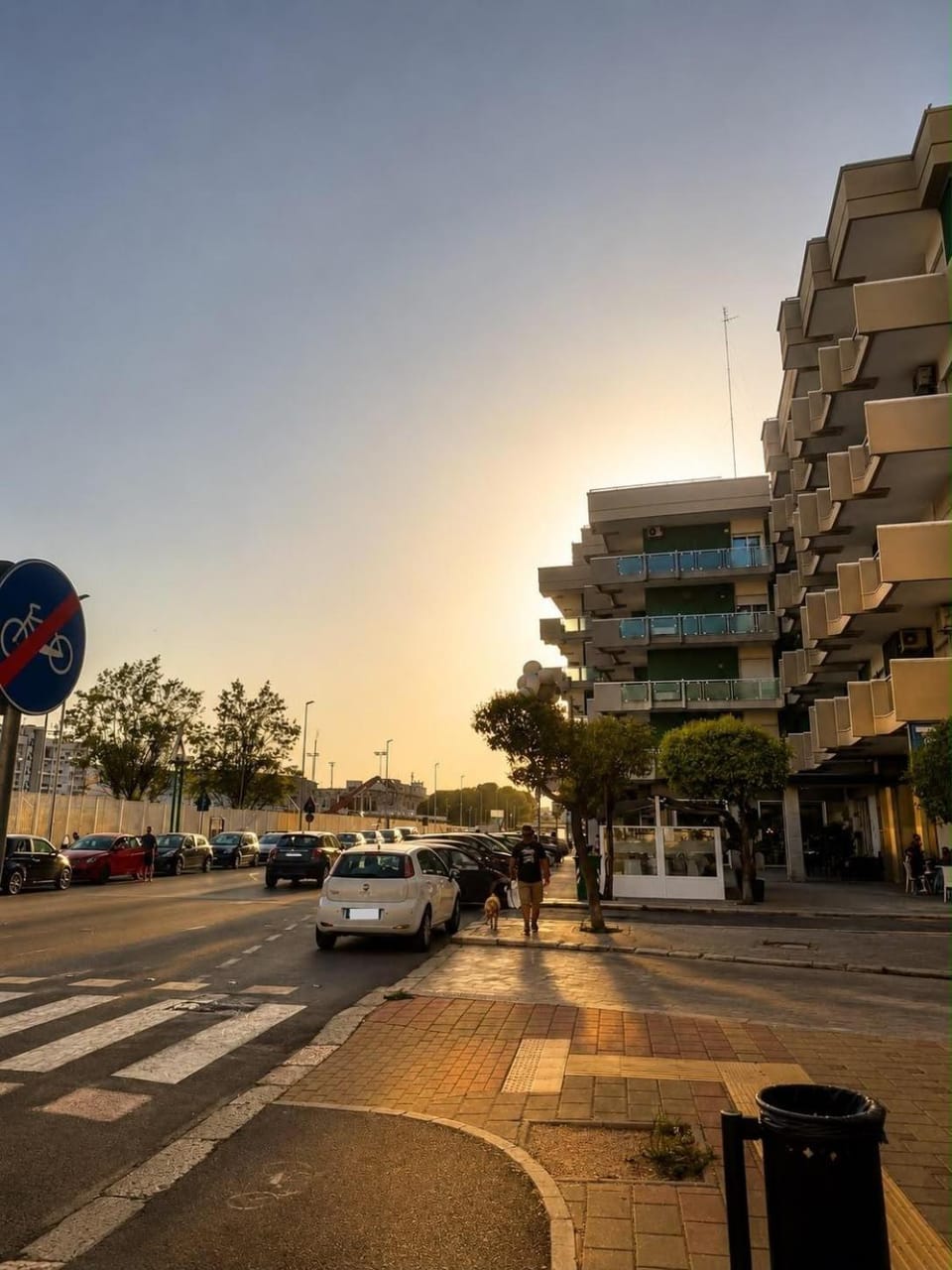 Neighbourhood, Street view, Location, Parking
