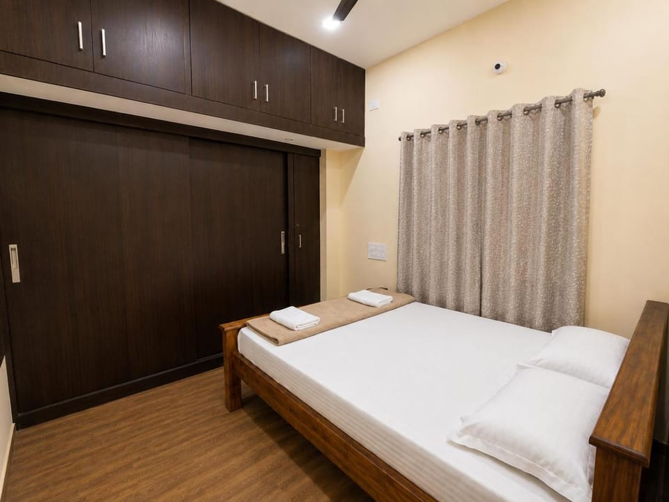 Bed, Photo of the whole room, Bedroom, wardrobe