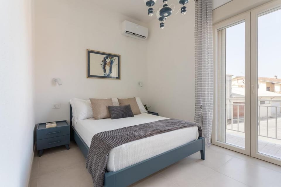 Bed, Photo of the whole room, Bedroom, air conditioner